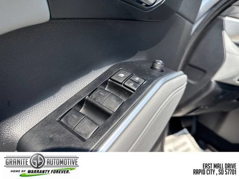 Used 2023 Toyota Highlander XLE AWD/4WD image 12