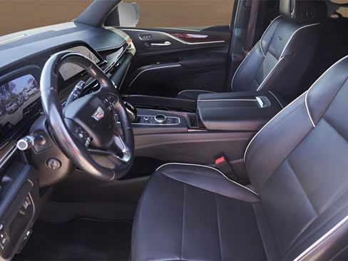 Used 2023 Cadillac Escalade Premium Luxury image 9