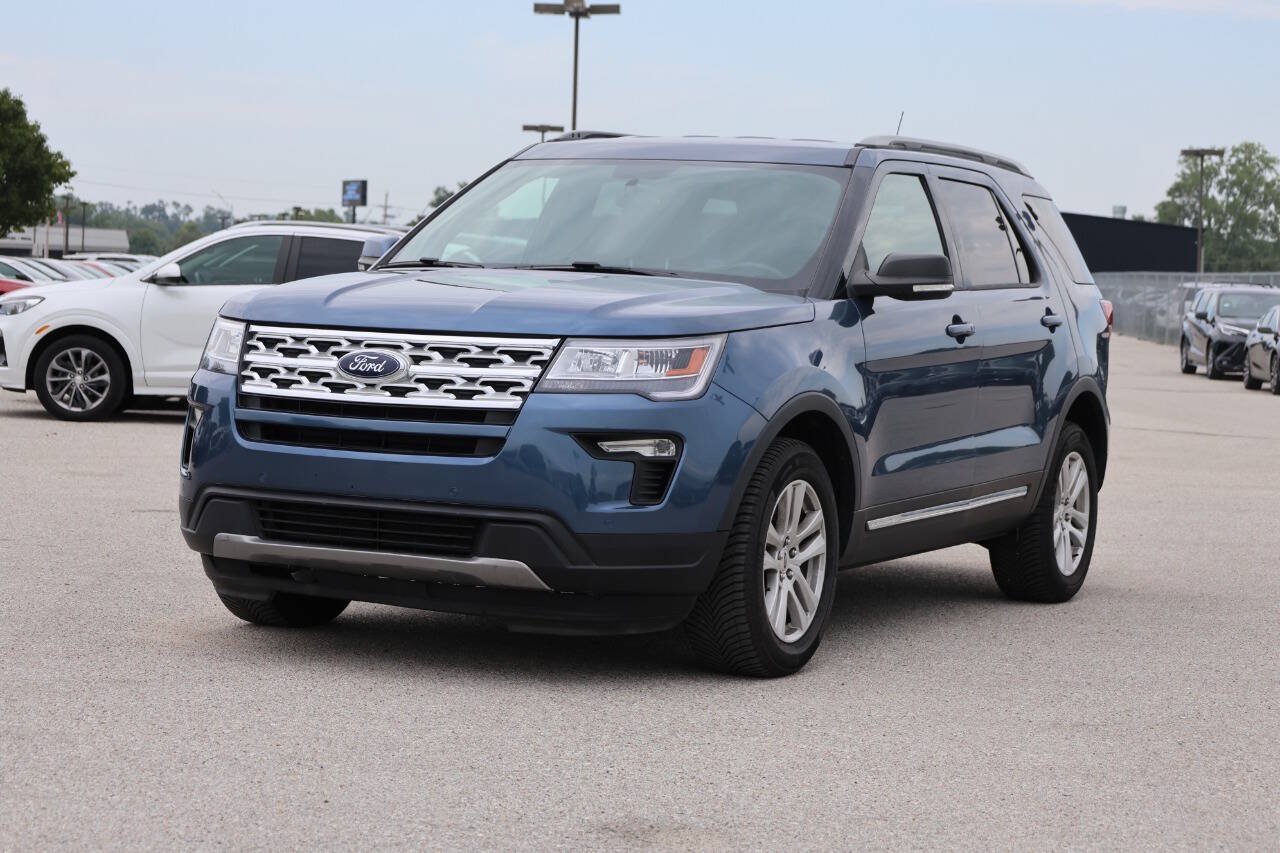 Used 2019 Ford Explorer XLT w/ Equipment Group 202A AWD/4WD image 6