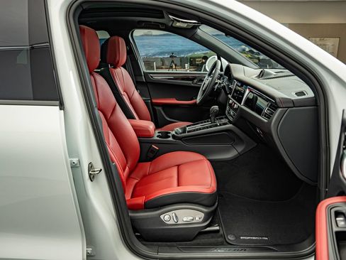 New 2026 Porsche Macan AWD/4WD image 40