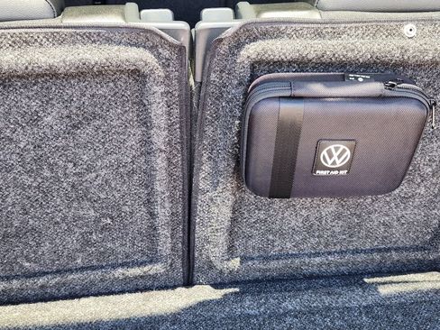 Certified 2022 Volkswagen Tiguan SE R-Line FWD image 27