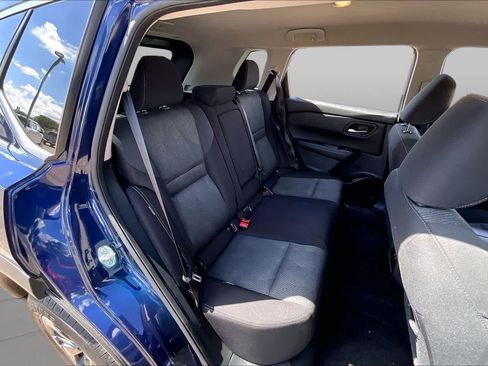 Used 2025 Nissan Rogue SV FWD image 18