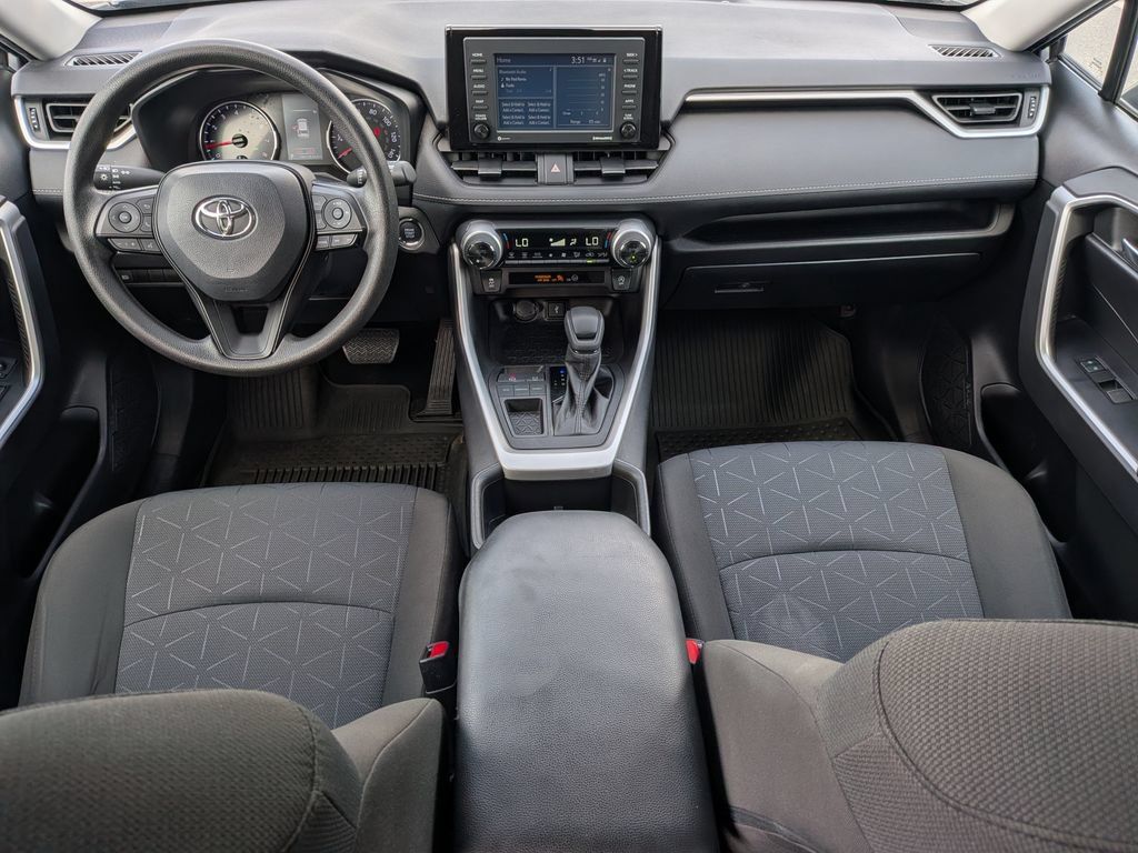 Used 2022 Toyota RAV4 XLE w/ Convenience Package FWD image 28