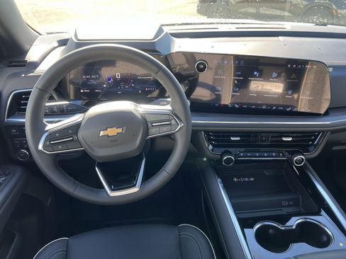 New 2026 Chevrolet Suburban Premier image 5