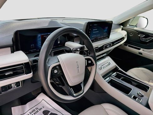 Certified 2025 Lincoln Aviator Reserve RWD image 9