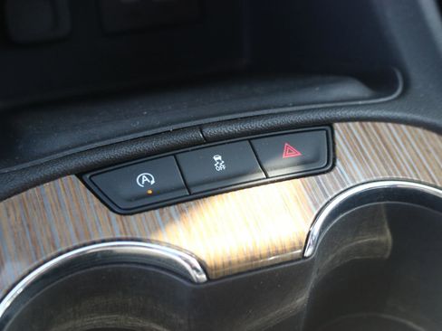 Used 2023 GMC Acadia SLE w/ Driver Convenience Package FWD image 26