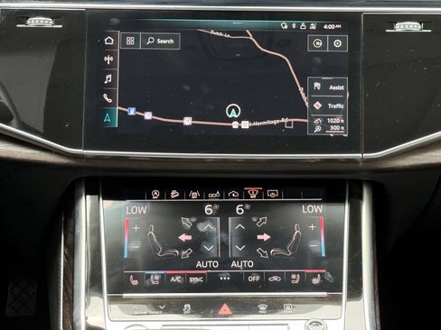Used 2019 Audi Q8 Prestige w/ Luxury Package AWD/4WD image 4