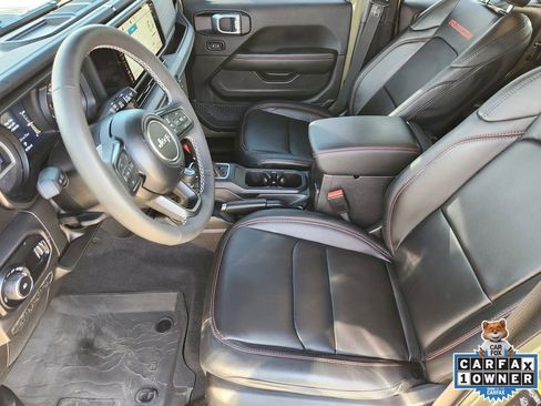 Used 2025 Jeep Wrangler Unlimited Rubicon w/ Technology Group image 19