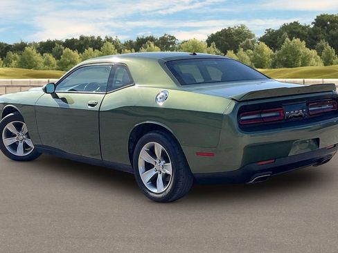 Used 2018 Dodge Challenger SXT image 10