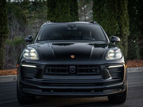 Used 2023 Porsche Macan Turbo image 17