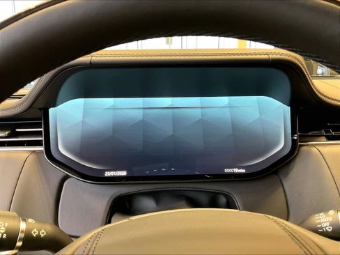 New 2025 Land Rover Range Rover SE image 18