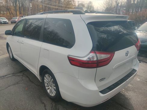 Used 2015 Toyota Sienna XLE image 4