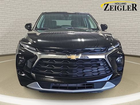 Used 2025 Chevrolet Blazer LT AWD/4WD image 2