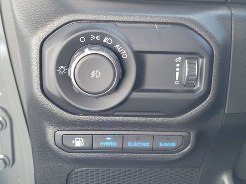 Used 2023 Jeep Wrangler Unlimited w/ Convenience Group AWD/4WD image 14