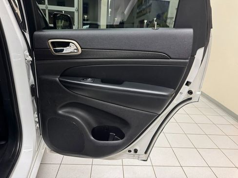 Used 2015 Jeep Grand Cherokee Altitude image 48