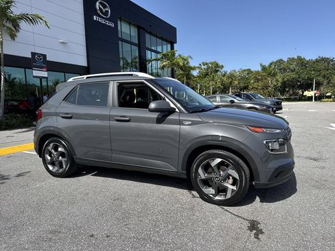 Used 2023 Hyundai Venue SEL w/ Cargo Package FWD image 6