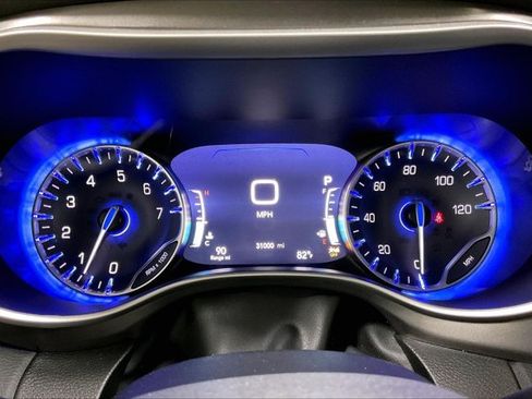 Used 2024 Chrysler Pacifica Touring-L FWD image 20