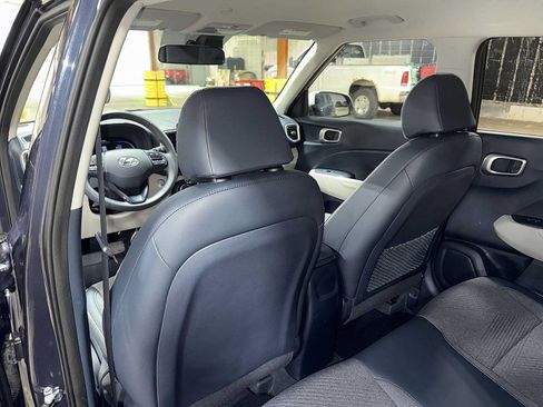 Used 2023 Hyundai Venue Limited FWD image 26