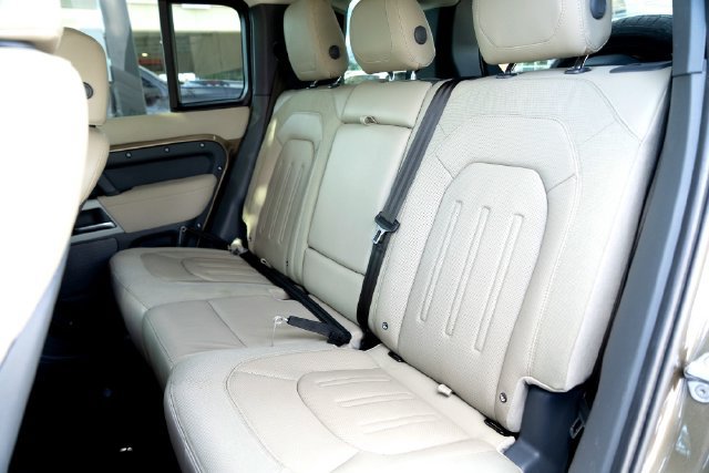 Used 2020 Land Rover Defender 110 First Edition AWD/4WD image 32