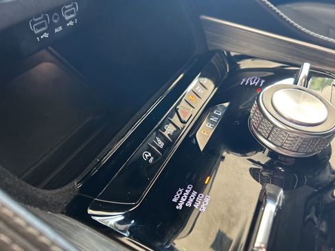 Used 2023 Jeep Wagoneer Series III w/ Preferred Equipment Group image 54