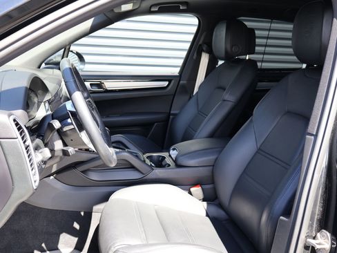 Certified 2023 Porsche Cayenne Platinum Edition AWD/4WD image 5