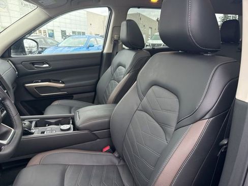 Certified 2025 Nissan Pathfinder Platinum w/ Cargo Package image 21