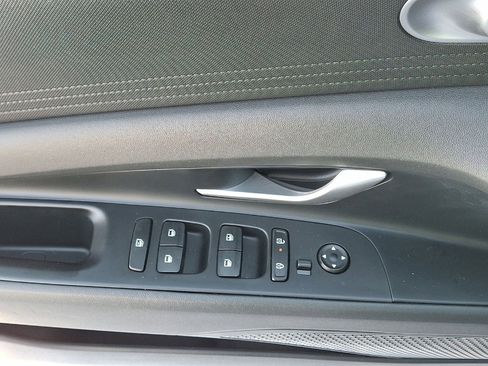 Certified 2025 Hyundai Elantra SE image 10