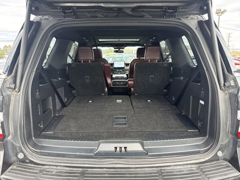 Used 2023 Ford Expedition Limited image 13