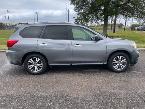 Used 2020 Nissan Pathfinder SV image 8