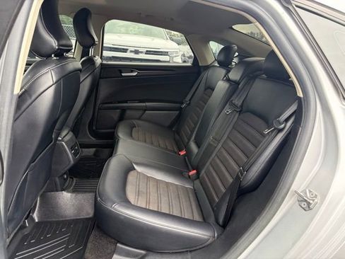 Used 2018 Ford Fusion SE w/ Equipment Group 601A FWD image 15
