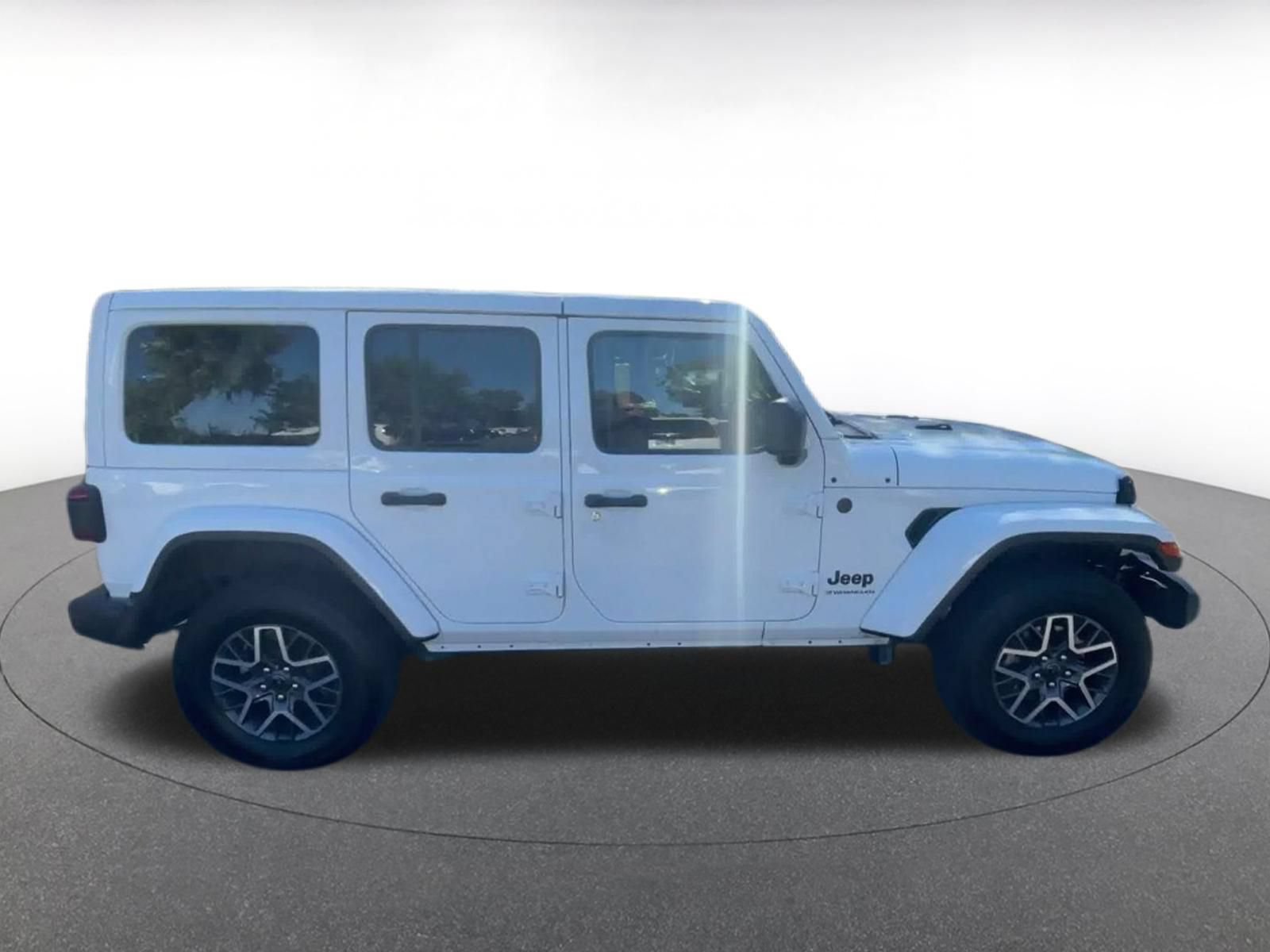 Used 2025 Jeep Wrangler Unlimited Sahara AWD/4WD image 15