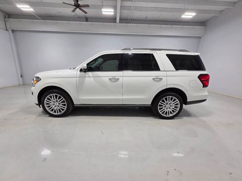 Used 2024 Ford Expedition Limited AWD/4WD image 4