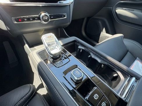 New 2025 Volvo XC90 T8 Ultra w/ Protection Package Premier image 25