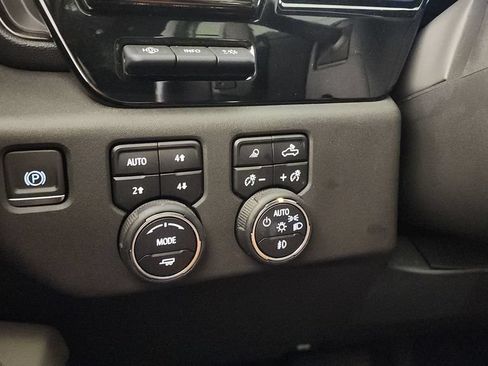 Used 2022 Chevrolet Silverado 1500 ZR2 w/ Technology Package AWD/4WD image 24