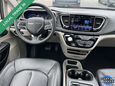 Used 2022 Chrysler Pacifica Touring-L FWD image 12