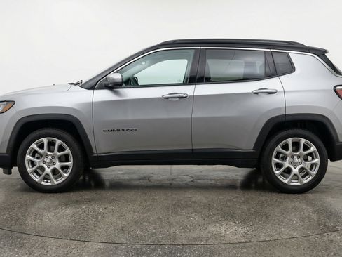 Used 2025 Jeep Compass Limited image 5