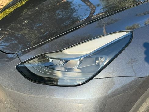 Used 2024 Tesla Model Y Long Range AWD/4WD image 31