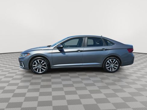 Used 2025 Volkswagen Jetta SE FWD image 5