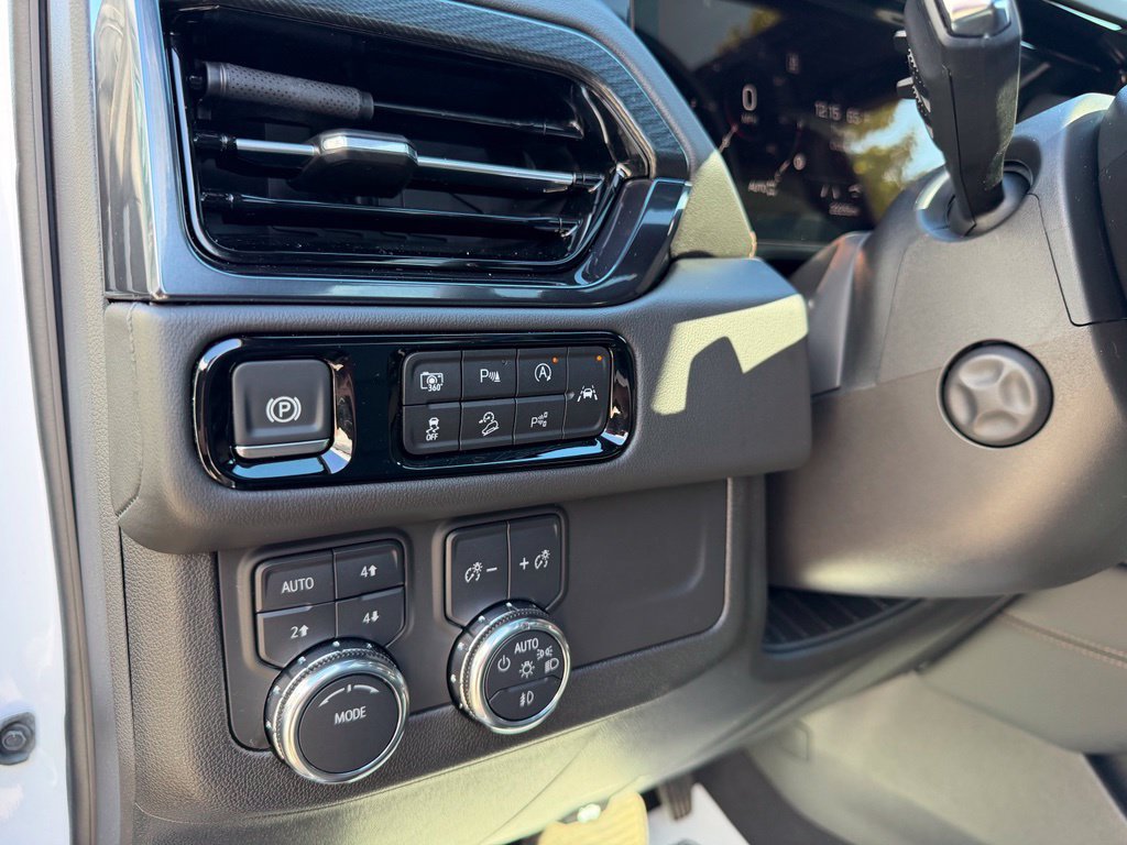 Used 2025 GMC Yukon AT4 w/ AT4 Premium Package AWD/4WD image 22
