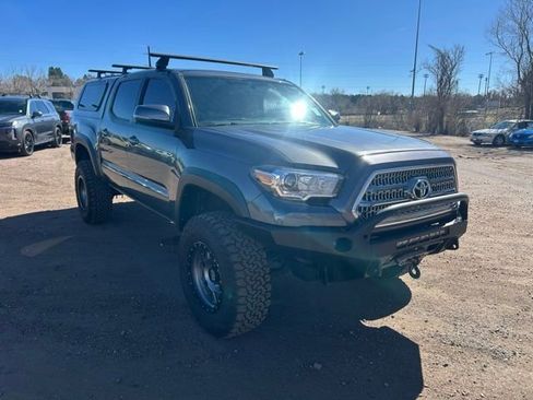 Used 2017 Toyota Tacoma SR5 image 8