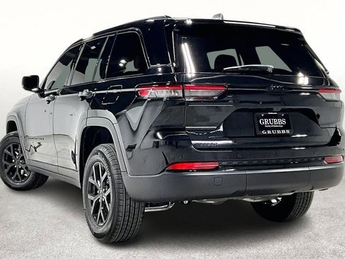 New 2025 Jeep Grand Cherokee Laredo image 5