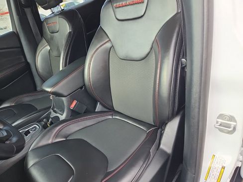 Used 2020 Jeep Cherokee Trailhawk w/ Technology Group image 22