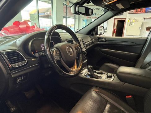 Used 2020 Jeep Grand Cherokee Overland AWD/4WD image 42