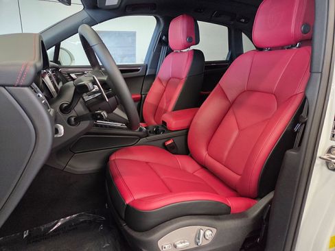 Certified 2026 Porsche Macan S AWD/4WD image 5