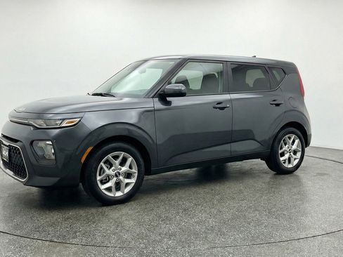 Used 2025 Kia Soul LX w/ LX Technology Package FWD image 3