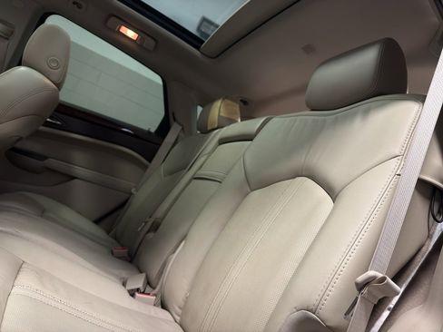 Used 2015 Cadillac SRX Luxury image 30