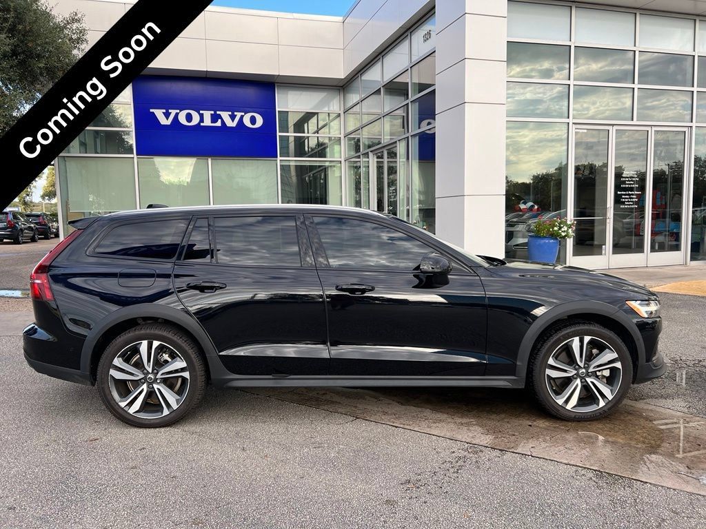 Certified 2024 Volvo V60 B5 Cross Country Plus w/ Protection Package Premier AWD/4WD image 8