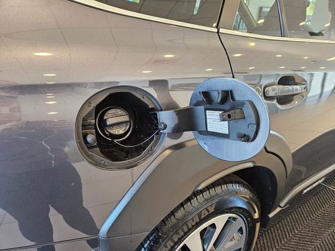 Used 2024 Subaru Outback Premium image 33