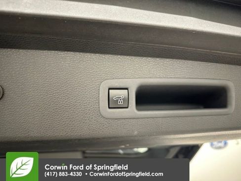 Used 2025 Toyota Sienna XLE image 18