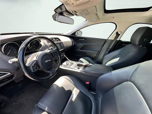 Used 2017 Jaguar XE Premium AWD/4WD image 2